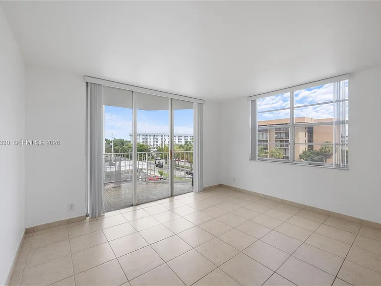 16710 NE 9th Ave #401 — Photo 6