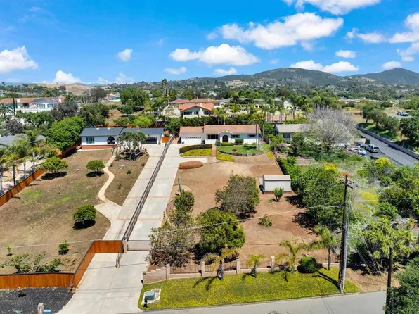 2185 Hawley Dr, Vista, CA 92084