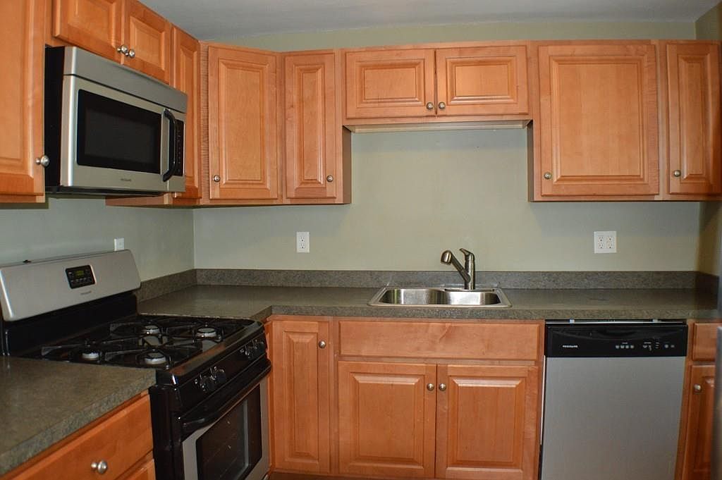 1079 Sassaquin Ave, New Bedford, MA 02745 Zillow