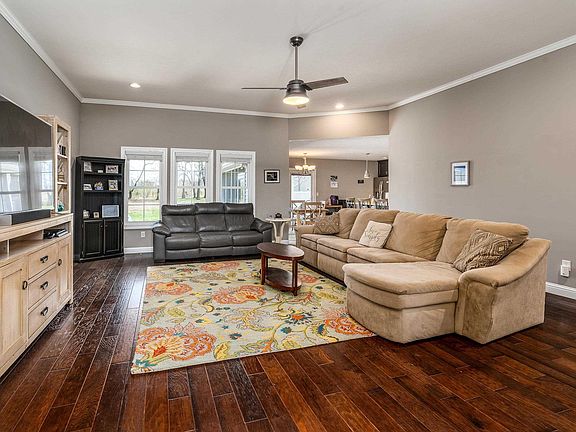 3rd image of 206 Excalibur Dr