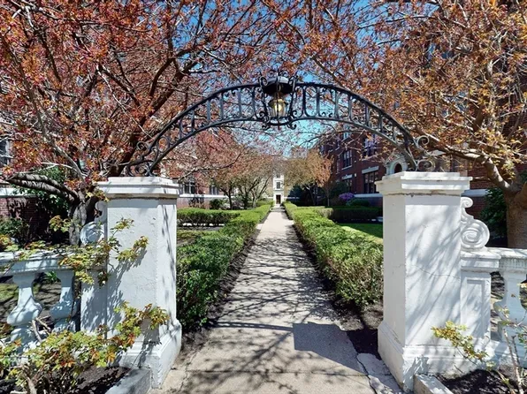429 Washington St APT 2, Brookline, MA 02446