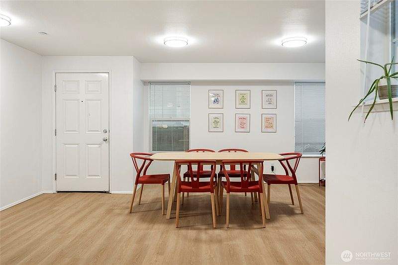 5th image of 5612 C Roosevelt Way NE