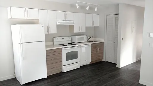 Sylvan Court — Photo 1