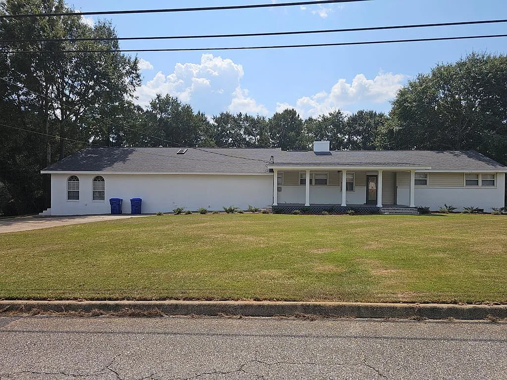 4 bed, 2.5 bath, $1,700 — Photo 1