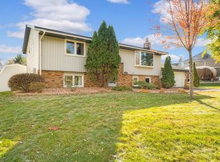 8140 Yellowstone Ln N, Maple Grove, MN 55311