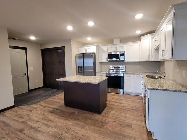 2 bed, 1250 sqft, $1,390 — Photo 3
