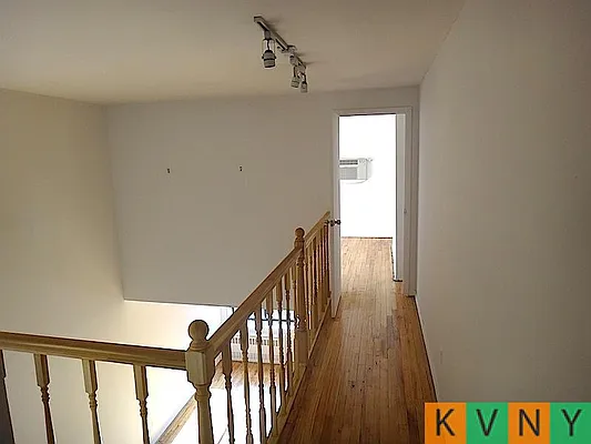 Rented by KVNY Soho | media 48