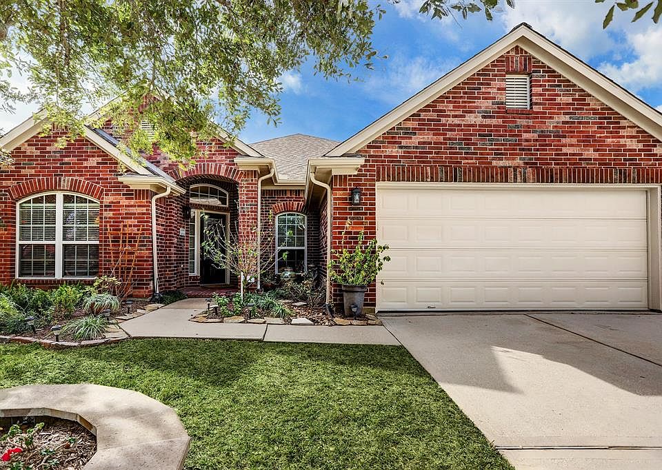 This gorgeous 1.5 story home has so much to offer! Step inside to discover raised ceilings, neutral paint, generous room sizes, and incredible natural light from over-sized windows scattered throughout. A greenbelt behind the home provides great priv