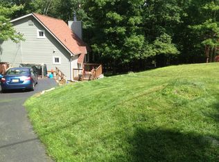 119 Westwood Cir, Dingmans Ferry, PA 18328
