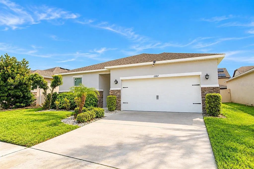 4 bed, 2.0 bath, 1696 sqft, $2,650 — Photo 2