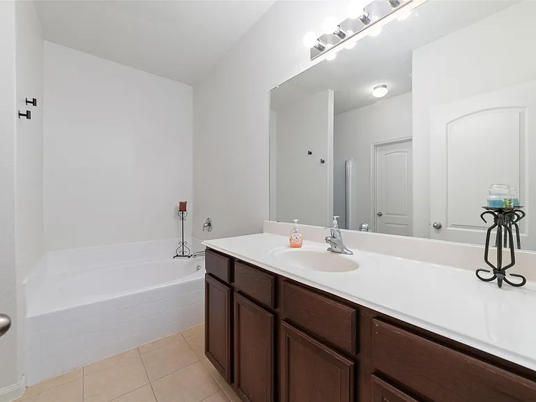 12054 Fairquarter Ln — Photo 18