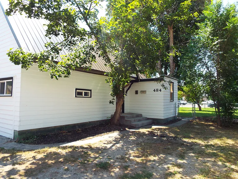 484 G St — Photo 3
