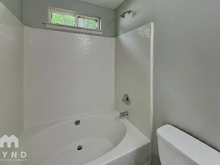 6902 Kentucky Derby Dr — Photo 14
