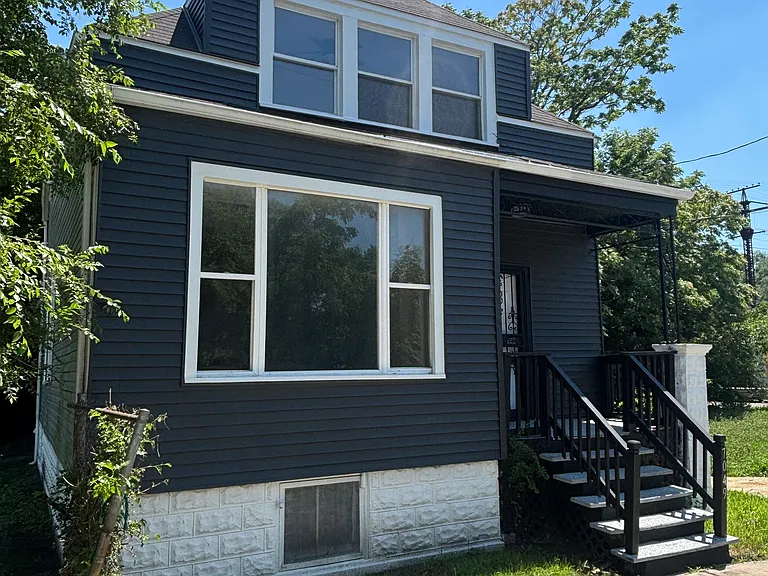 7049 S Kimbark Ave — Photo 1