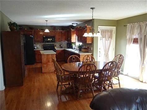 3rd image of 745 Highland Dr