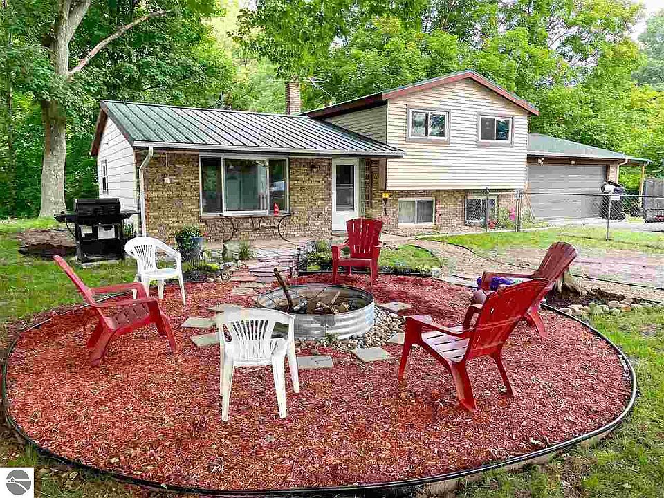 3157 Us Highway 31 N, Kewadin, MI 49648 Zillow