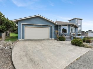 3868 Grant Pl, Bandon, OR 97411