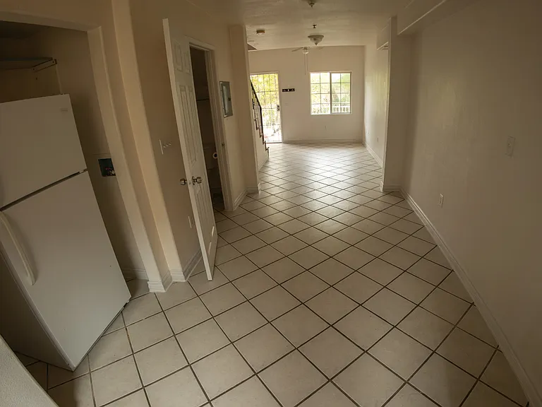 5033 Maplewood Ave #4 — Photo 8