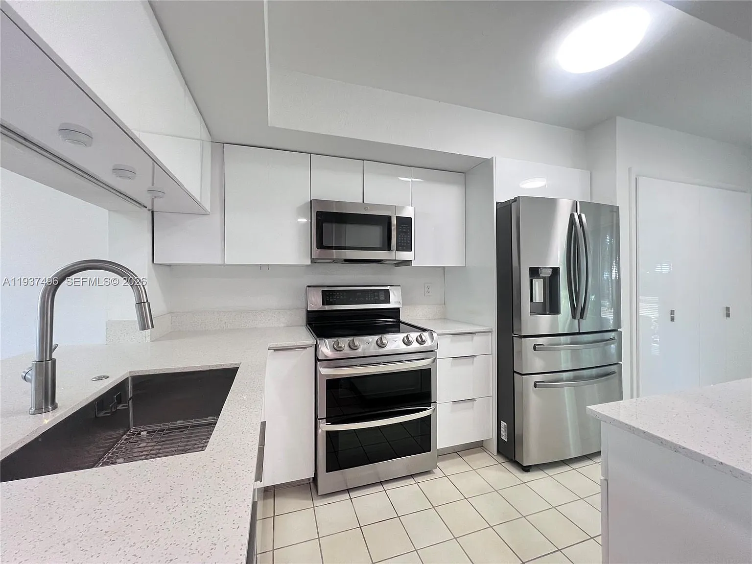 2 bed, 1340 sqft, $2,700 — Photo 4