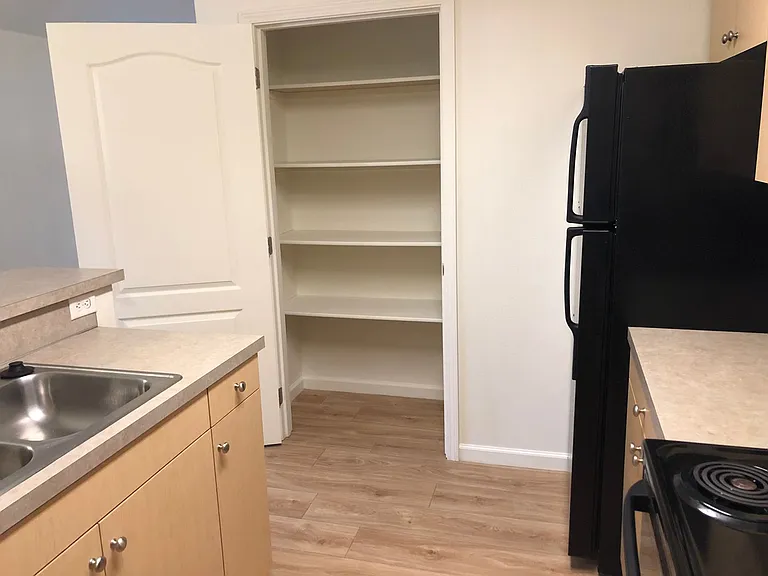 Falcon Ridge Apartments — Photo 9