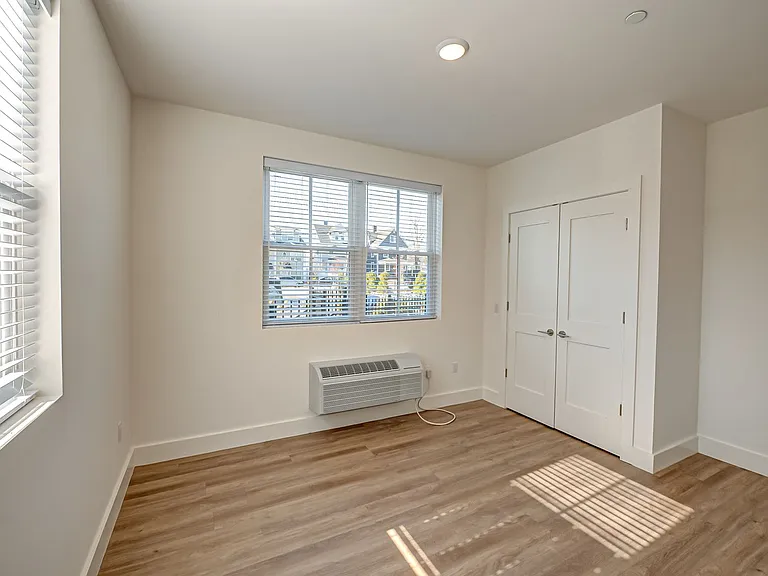 11 1st Ave — Photo 36