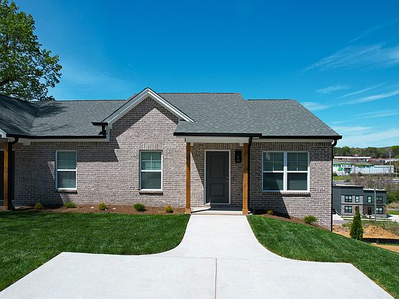 Private 2.5 Car Driveway.