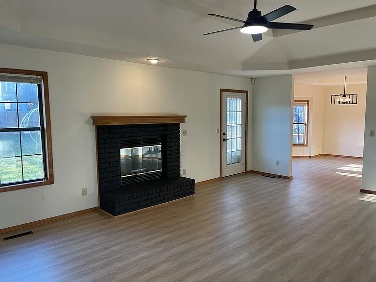 301 N Meadow St — Photo 3