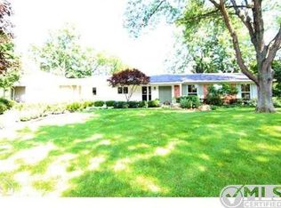 1629 Apple Ln, Bloomfield Hills, MI 48302