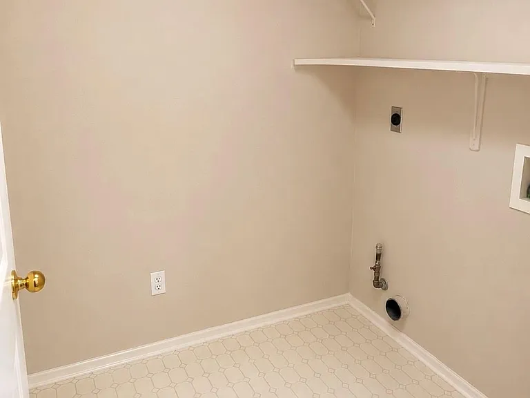 3904 Cadoz Ct — Photo 5
