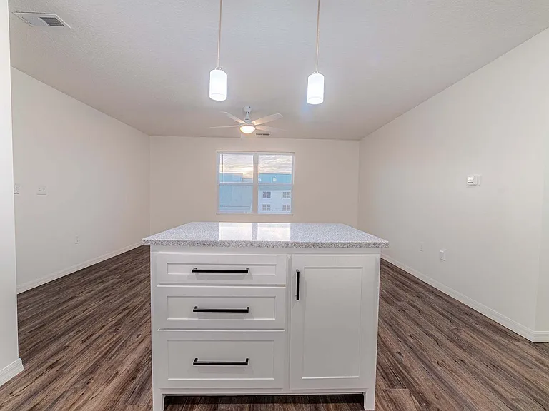 6208 Commerce Dr — Photo 4