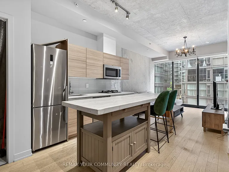 11 Charlotte St #204 — Photo 2