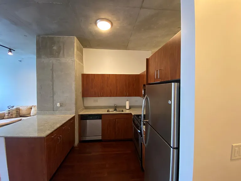 235 W Van Buren St #1422 — Photo 3