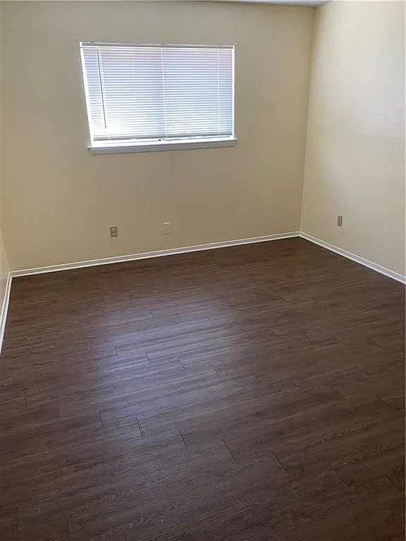 2 bed, 2320 sqft, $1,350 — Photo 3