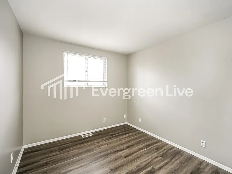 10226 Storm Dr — Photo 14