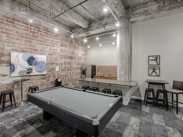 321 W 7th St #208 — Photo 16