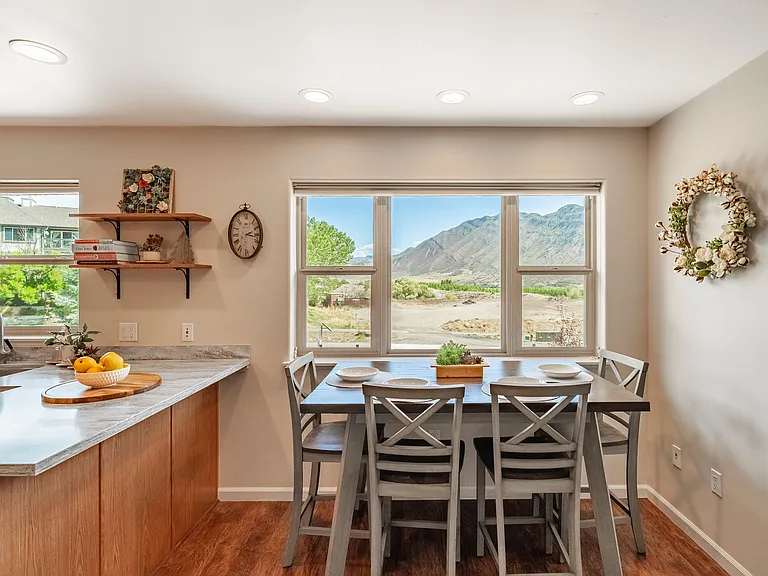 340 Castle Ridge Dr — Photo 5