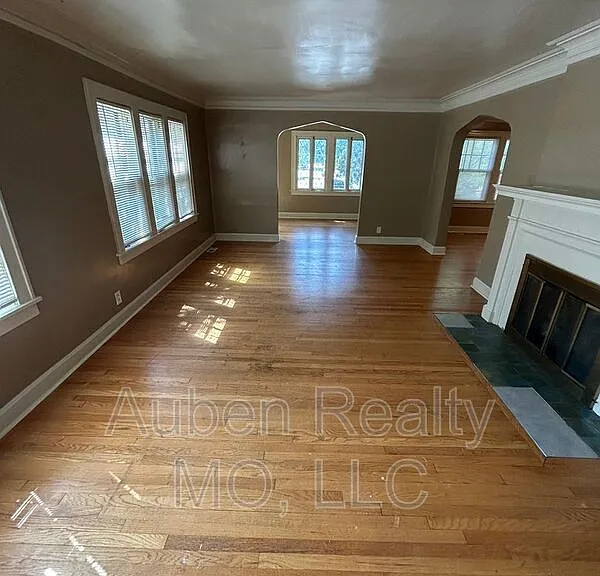 5446 Charlotte St #1F — Photo 2