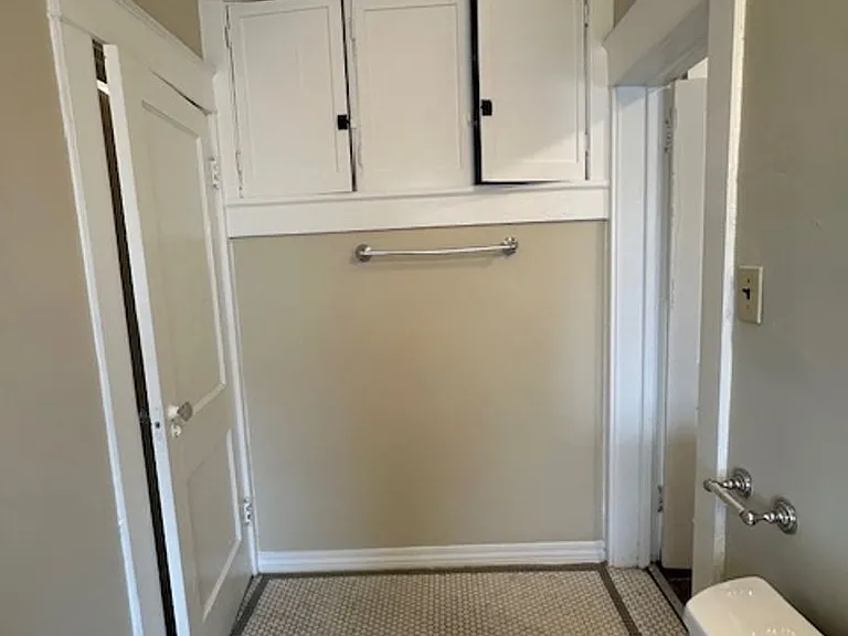 Freshly Renovated 2BR Apartments Near UWM Heat Included — Photo 20