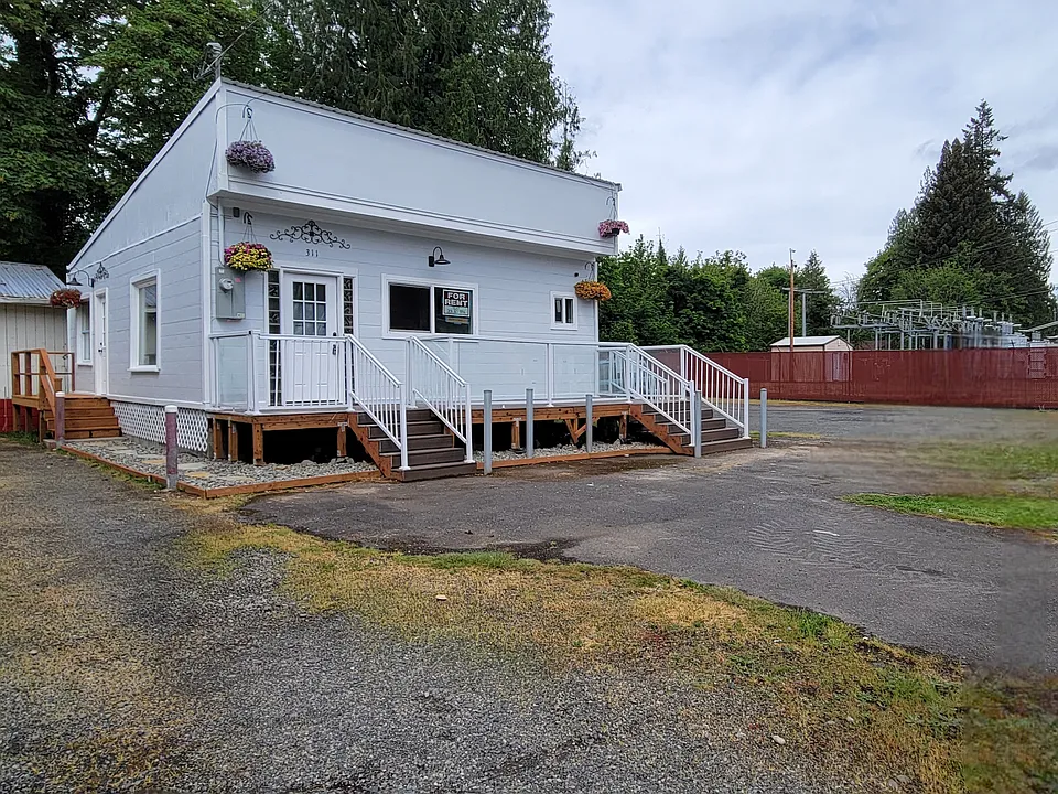 311 NW Kerron St