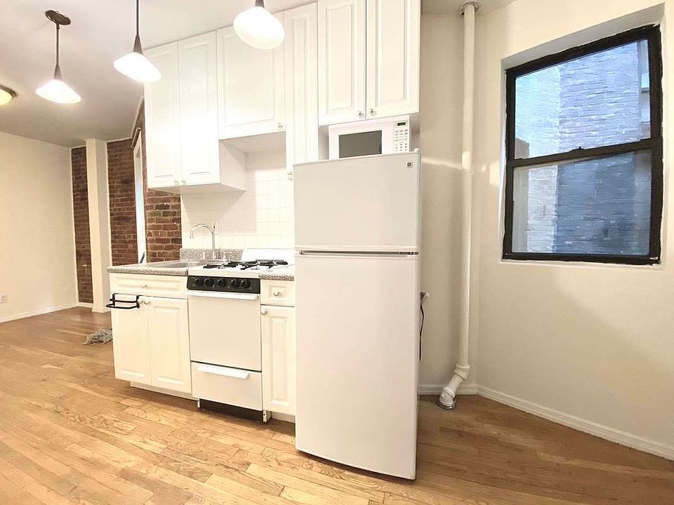2nd image of 124 Mac Dougal St #8B