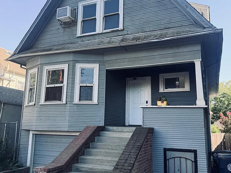 920 U St — Photo 2