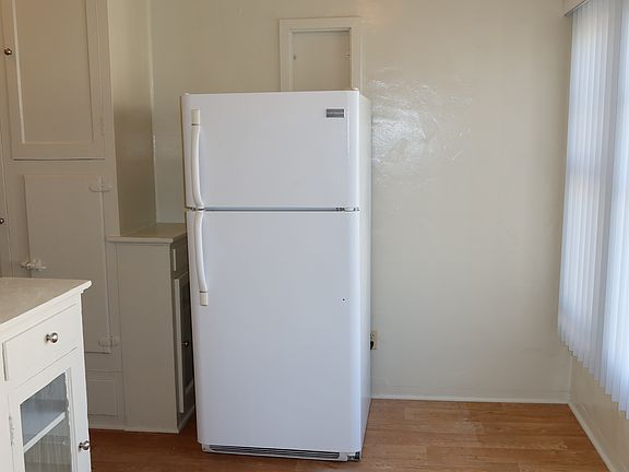 5th image of 209 S Doheny Dr APT 6