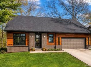 2404 Uplong St, West Bloomfield, MI 48324