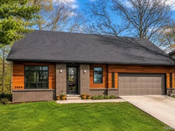 2404 Uplong St, West Bloomfield, MI 48324