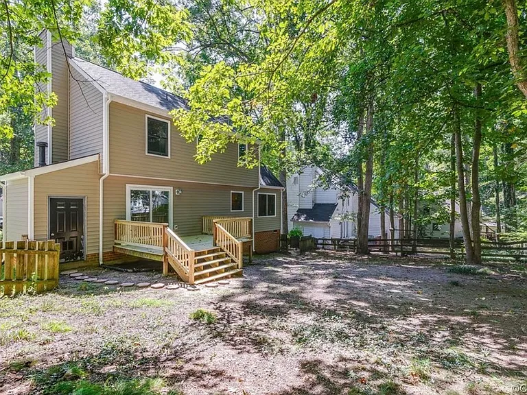 2110 Deer Meadow Ln — Photo 17