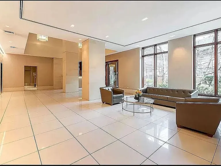 500 W 43rd St #7A — Photo 11
