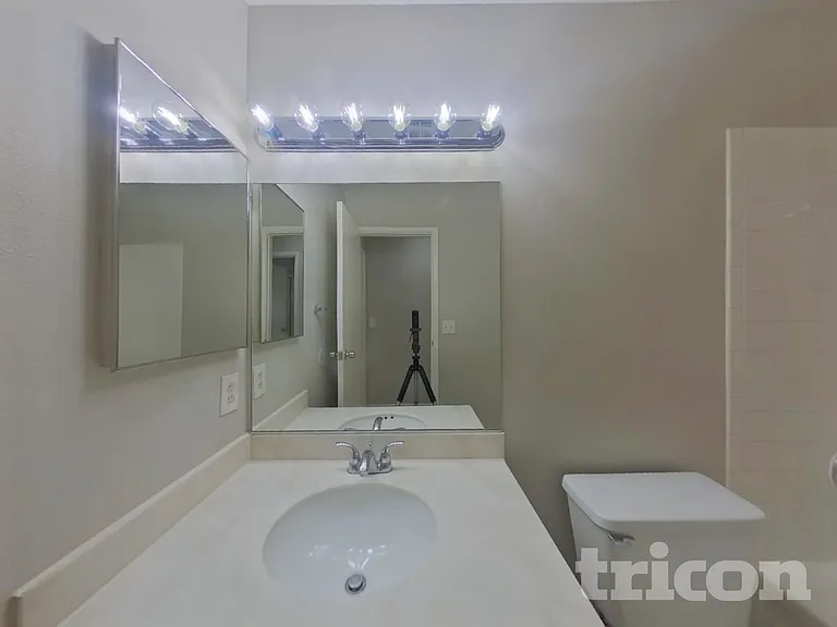 5429 Requa Ave — Photo 12