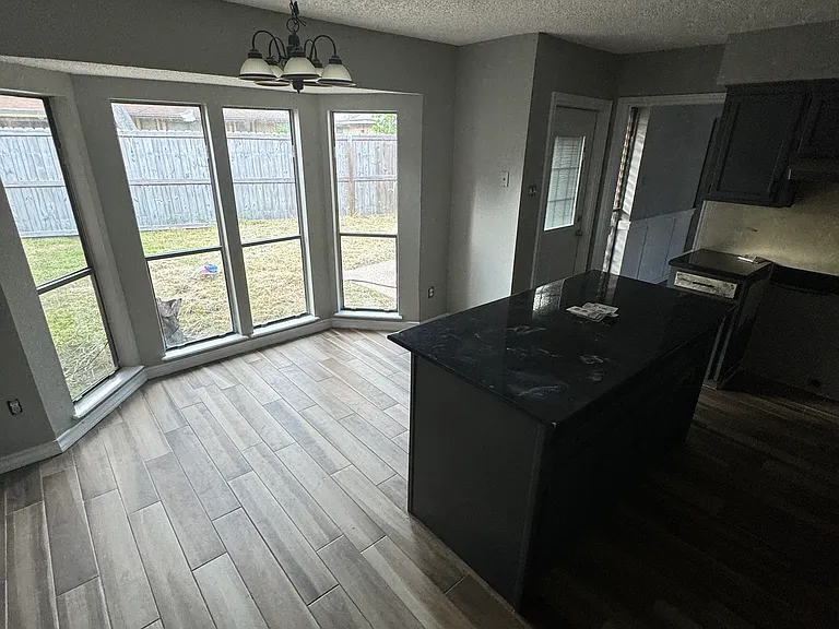 5202 Edinburg Cir — Photo 4