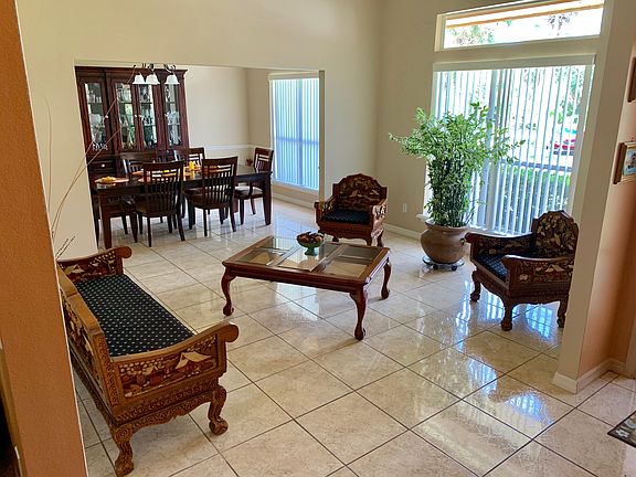 Dining Room / Formal Living 