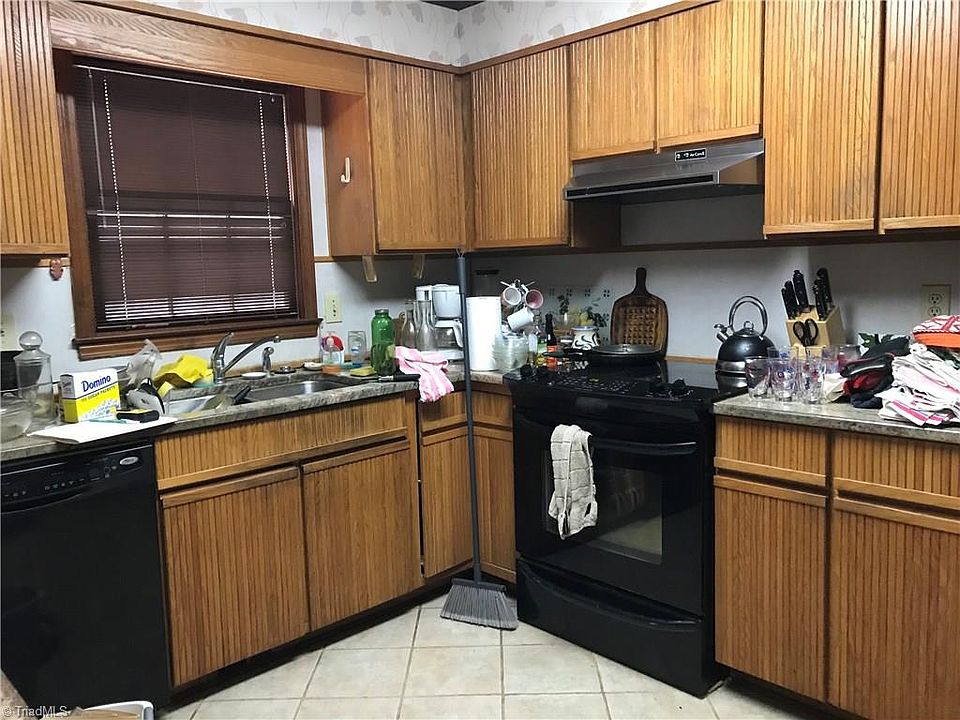 2nd image of 1603 Foxhollow Rd